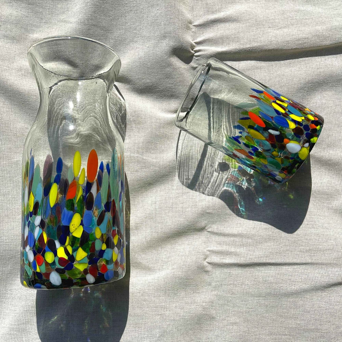 Botella de Vidrio Artesanal | Carafe | Jarra de Buro o Escritorio | Decantador | (Confetti Multicolor, 1 Lt.) - MAREY -