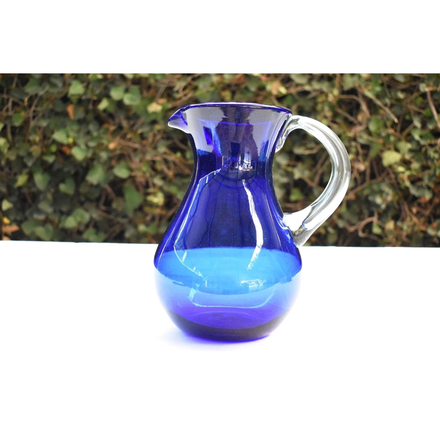Jarra Pera para Agua de Vidrio Soplado Artesanalmente En México (Azul Cobalto, 2 Lt.) (Asa Natural) - MAREY -
